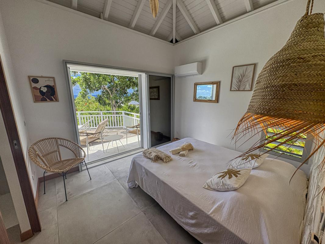 24.Location villa piscine Saint François Guadeloupe_Chambre 1 vue mer